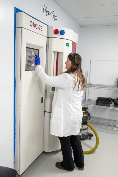 Lens processing equipment in the EyeKraft lab